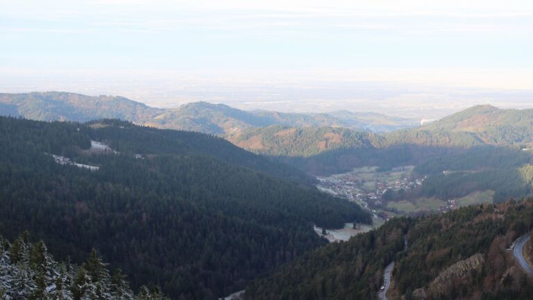 Dieses Bild zeigt eine Webcam-Aufnahme vom Achertal, aufgenommen am Dienstag, den 02.12.2025 um 09:00 Uhr. Die Temperatur betrug 3°C.