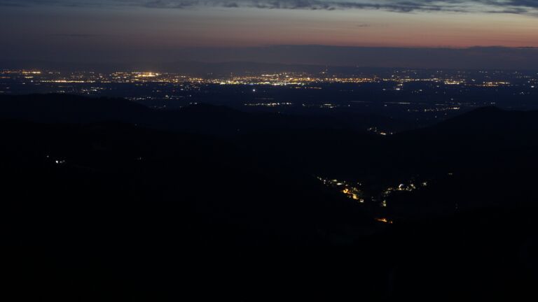 Dieses Bild zeigt eine Webcam-Aufnahme vom Achertal, aufgenommen am Freitag, den 20.06.2025 um 22:50 Uhr. Die Temperatur betrug 16.8°C.