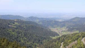 Dieses Bild zeigt eine Webcam-Aufnahme vom Achertal, aufgenommen am Dienstag, den 28.04.2026 um 11:30 Uhr. Die Temperatur betrug 13.1°C.