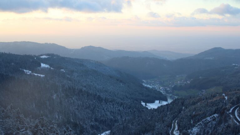 Dieses Bild zeigt eine Webcam-Aufnahme vom Achertal, aufgenommen am Freitag, den 21.11.2025 um 16:20 Uhr. Die Temperatur betrug -6.2°C.