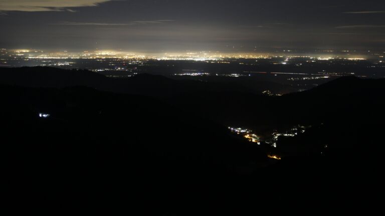 Dieses Bild zeigt eine Webcam-Aufnahme vom Achertal, aufgenommen am Mittwoch, den 19.11.2025 um 01:30 Uhr. Die Temperatur betrug -4.1°C.