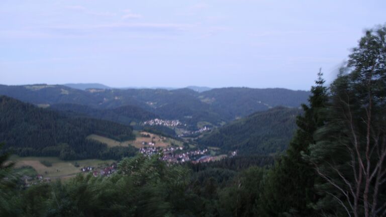Dieses Bild zeigt eine Webcam-Aufnahme vom Achertal, aufgenommen am Samstag, den 06.06.2026 um 05:00 Uhr. Die Temperatur betrug 12.7°C.