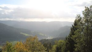 Dieses Bild zeigt eine Webcam-Aufnahme vom Achertal, aufgenommen am Mittwoch, den 28.10.2026 um 14:50 Uhr. Die Temperatur betrug 12.5°C.
