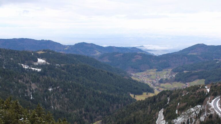 Dieses Bild zeigt eine Webcam-Aufnahme vom Achertal, aufgenommen am Donnerstag, den 19.02.2026 um 12:40 Uhr. Die Temperatur betrug 3.9°C.