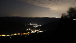 Dieses Bild zeigt eine Webcam-Aufnahme vom Achertal, aufgenommen am Dienstag, den 11.08.2026 um 04:20 Uhr. Die Temperatur betrug 20.2°C.