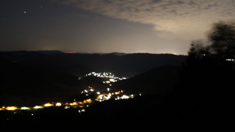 Dieses Bild zeigt eine Webcam-Aufnahme vom Achertal, aufgenommen am Dienstag, den 11.08.2026 um 04:20 Uhr. Die Temperatur betrug 20.2°C.