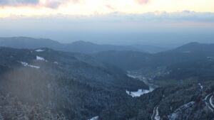 Dieses Bild zeigt eine Webcam-Aufnahme vom Achertal, aufgenommen am Freitag, den 21.11.2025 um 16:40 Uhr. Die Temperatur betrug -6.3°C.