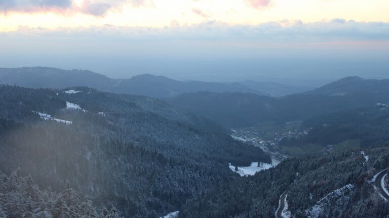 Dieses Bild zeigt eine Webcam-Aufnahme vom Achertal, aufgenommen am Freitag, den 21.11.2025 um 16:40 Uhr. Die Temperatur betrug -6.3°C.