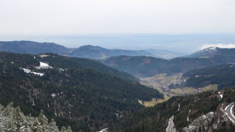 Dieses Bild zeigt eine Webcam-Aufnahme vom Achertal, aufgenommen am Dienstag, den 27.01.2026 um 15:00 Uhr. Die Temperatur betrug 4.2°C.