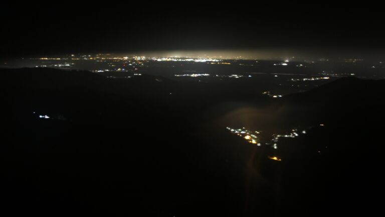 Dieses Bild zeigt eine Webcam-Aufnahme vom Achertal, aufgenommen am Donnerstag, den 23.10.2025 um 23:00 Uhr. Die Temperatur betrug 3.5°C.