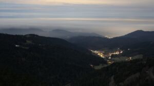 Dieses Bild zeigt eine Webcam-Aufnahme vom Achertal, aufgenommen am Mittwoch, den 03.12.2025 um 20:30 Uhr. Die Temperatur betrug 4.2°C.