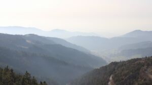 Dieses Bild zeigt eine Webcam-Aufnahme vom Achertal, aufgenommen am Samstag, den 07.03.2026 um 16:20 Uhr. Die Temperatur betrug 13.6°C.