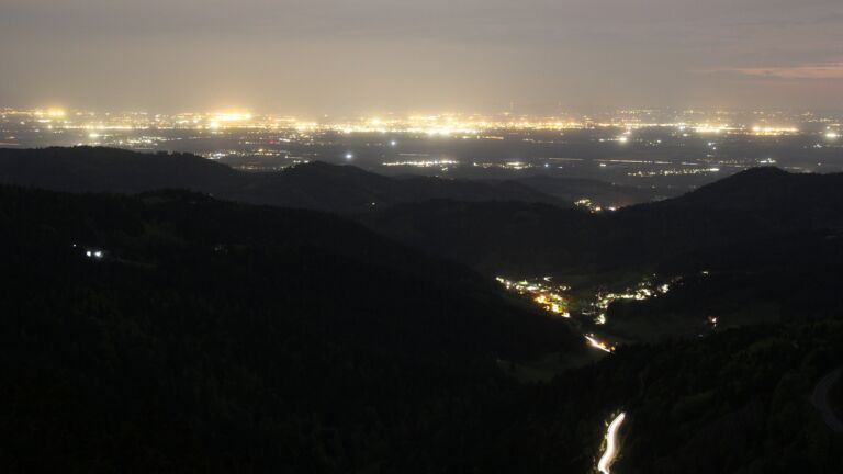 Dieses Bild zeigt eine Webcam-Aufnahme vom Achertal, aufgenommen am Dienstag, den 28.04.2026 um 22:00 Uhr. Die Temperatur betrug 11.4°C.