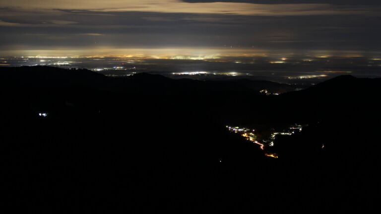 Dieses Bild zeigt eine Webcam-Aufnahme vom Achertal, aufgenommen am Dienstag, den 10.02.2026 um 04:30 Uhr. Die Temperatur betrug 3.3°C.