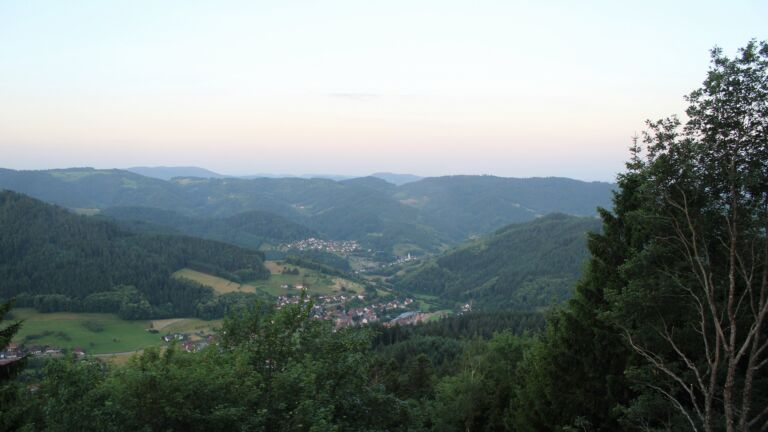 Dieses Bild zeigt eine Webcam-Aufnahme vom Achertal, aufgenommen am Mittwoch, den 17.06.2026 um 05:40 Uhr. Die Temperatur betrug 16.6°C.