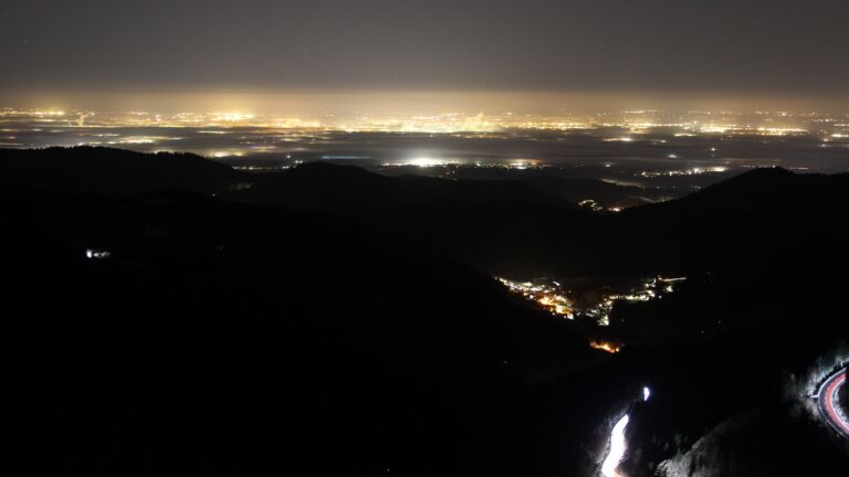 Dieses Bild zeigt eine Webcam-Aufnahme vom Achertal, aufgenommen am Dienstag, den 18.11.2025 um 06:10 Uhr. Die Temperatur betrug -3.6°C.