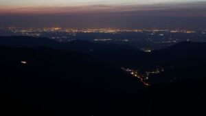 Dieses Bild zeigt eine Webcam-Aufnahme vom Achertal, aufgenommen am Montag, den 23.03.2026 um 19:40 Uhr. Die Temperatur betrug 5.8°C.