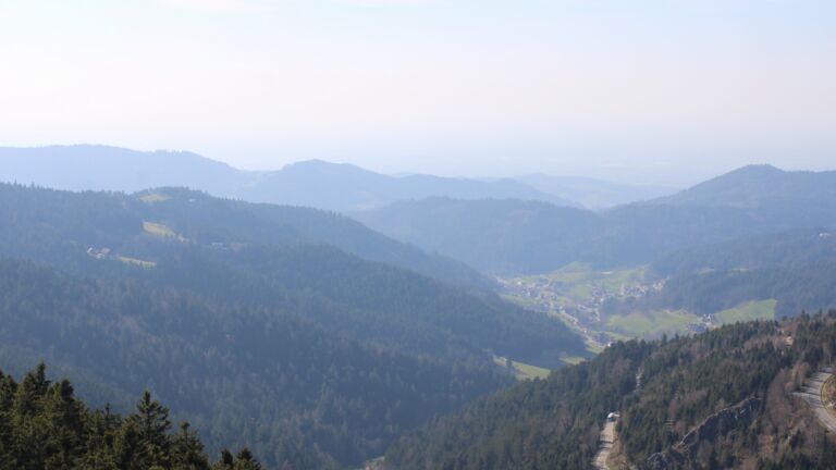 Dieses Bild zeigt eine Webcam-Aufnahme vom Achertal, aufgenommen am Donnerstag, den 19.03.2026 um 15:10 Uhr. Die Temperatur betrug 9.8°C.