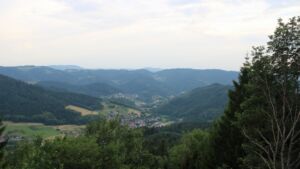 Dieses Bild zeigt eine Webcam-Aufnahme vom Achertal, aufgenommen am Sonntag, den 28.06.2026 um 20:20 Uhr. Die Temperatur betrug 30.4°C.