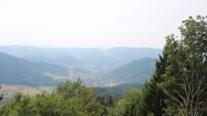 Dieses Bild zeigt eine Webcam-Aufnahme vom Achertal, aufgenommen am Sonntag, den 16.08.2026 um 14:00 Uhr. Die Temperatur betrug 30.8°C.
