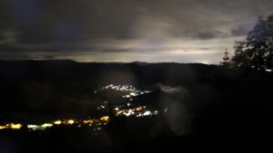 Dieses Bild zeigt eine Webcam-Aufnahme vom Achertal, aufgenommen am Freitag, den 05.06.2026 um 00:30 Uhr. Die Temperatur betrug 10.2°C.