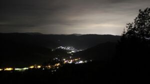 Dieses Bild zeigt eine Webcam-Aufnahme vom Achertal, aufgenommen am Donnerstag, den 21.05.2026 um 01:00 Uhr. Die Temperatur betrug 11.9°C.