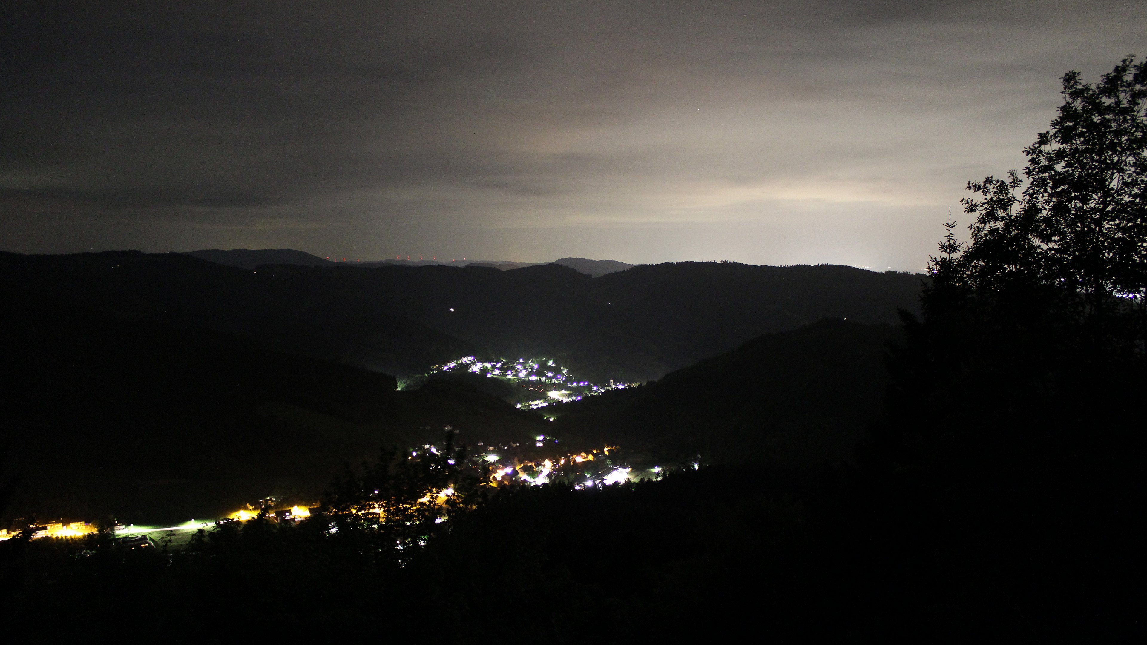 Dieses Bild zeigt eine Webcam-Aufnahme vom Achertal, aufgenommen am Donnerstag, den 21.05.2026 um 01:00 Uhr. Die Temperatur betrug 11.9°C.
