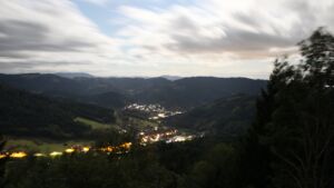 Dieses Bild zeigt eine Webcam-Aufnahme vom Achertal, aufgenommen am Sonntag, den 30.08.2026 um 05:10 Uhr. Die Temperatur betrug 16°C.