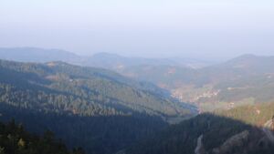 Dieses Bild zeigt eine Webcam-Aufnahme vom Achertal, aufgenommen am Sonntag, den 08.03.2026 um 08:10 Uhr. Die Temperatur betrug 10.4°C.