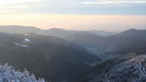 Dieses Bild zeigt eine Webcam-Aufnahme vom Achertal, aufgenommen am Donnerstag, den 27.11.2025 um 16:20 Uhr. Die Temperatur betrug -2.1°C.