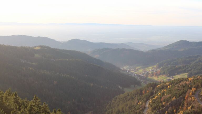 Dieses Bild zeigt eine Webcam-Aufnahme vom Achertal, aufgenommen am Dienstag, den 04.11.2025 um 16:10 Uhr. Die Temperatur betrug 11.8°C.