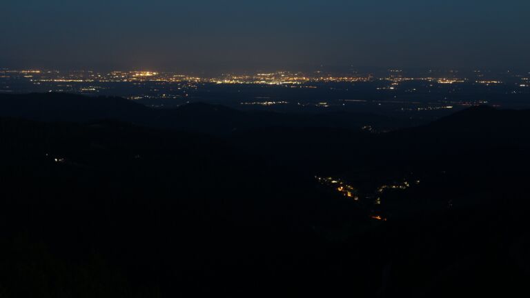 Dieses Bild zeigt eine Webcam-Aufnahme vom Achertal, aufgenommen am Freitag, den 08.08.2025 um 05:10 Uhr. Die Temperatur betrug 18.5°C.