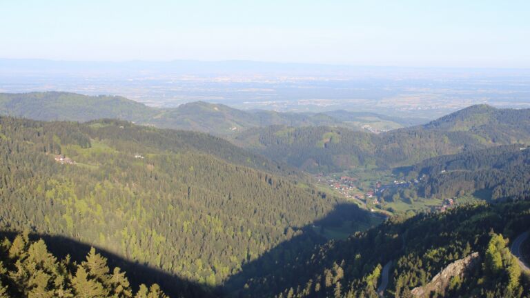 Dieses Bild zeigt eine Webcam-Aufnahme vom Achertal, aufgenommen am Montag, den 27.04.2026 um 07:40 Uhr. Die Temperatur betrug 15.1°C.