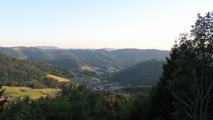 Dieses Bild zeigt eine Webcam-Aufnahme vom Achertal, aufgenommen am Mittwoch, den 01.07.2026 um 20:40 Uhr. Die Temperatur betrug 21.1°C.