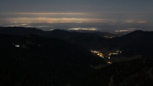 Dieses Bild zeigt eine Webcam-Aufnahme vom Achertal, aufgenommen am Montag, den 10.11.2025 um 04:00 Uhr. Die Temperatur betrug 3.8°C.