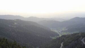 Dieses Bild zeigt eine Webcam-Aufnahme vom Achertal, aufgenommen am Montag, den 06.04.2026 um 19:10 Uhr. Die Temperatur betrug 11°C.