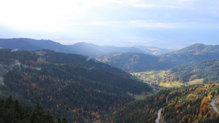 Dieses Bild zeigt eine Webcam-Aufnahme vom Achertal, aufgenommen am Samstag, den 25.10.2025 um 16:10 Uhr. Die Temperatur betrug 4.4°C.