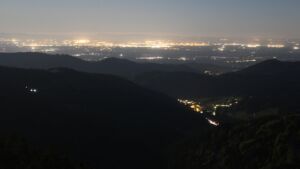 Dieses Bild zeigt eine Webcam-Aufnahme vom Achertal, aufgenommen am Freitag, den 01.05.2026 um 04:30 Uhr. Die Temperatur betrug 4.2°C.