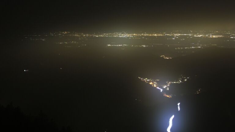 Dieses Bild zeigt eine Webcam-Aufnahme vom Achertal, aufgenommen am Dienstag, den 10.02.2026 um 20:00 Uhr. Die Temperatur betrug 3.8°C.