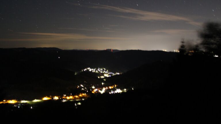 Dieses Bild zeigt eine Webcam-Aufnahme vom Achertal, aufgenommen am Montag, den 24.08.2026 um 03:00 Uhr. Die Temperatur betrug 13.2°C.