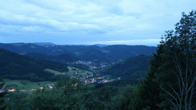 Dieses Bild zeigt eine Webcam-Aufnahme vom Achertal, aufgenommen am Donnerstag, den 11.06.2026 um 22:00 Uhr. Die Temperatur betrug 10.9°C.