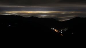 Dieses Bild zeigt eine Webcam-Aufnahme vom Achertal, aufgenommen am Freitag, den 23.01.2026 um 01:00 Uhr. Die Temperatur betrug 2.7°C.