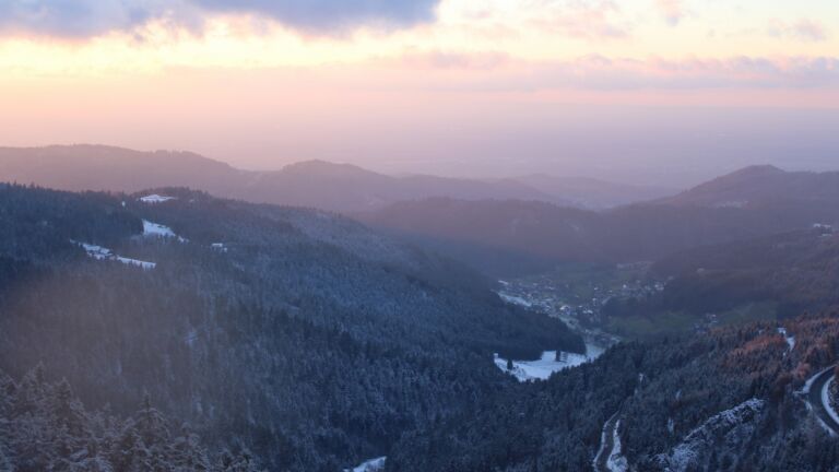 Dieses Bild zeigt eine Webcam-Aufnahme vom Achertal, aufgenommen am Freitag, den 21.11.2025 um 16:30 Uhr. Die Temperatur betrug -6.2°C.