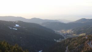 Dieses Bild zeigt eine Webcam-Aufnahme vom Achertal, aufgenommen am Freitag, den 16.01.2026 um 16:10 Uhr. Die Temperatur betrug 8.6°C.