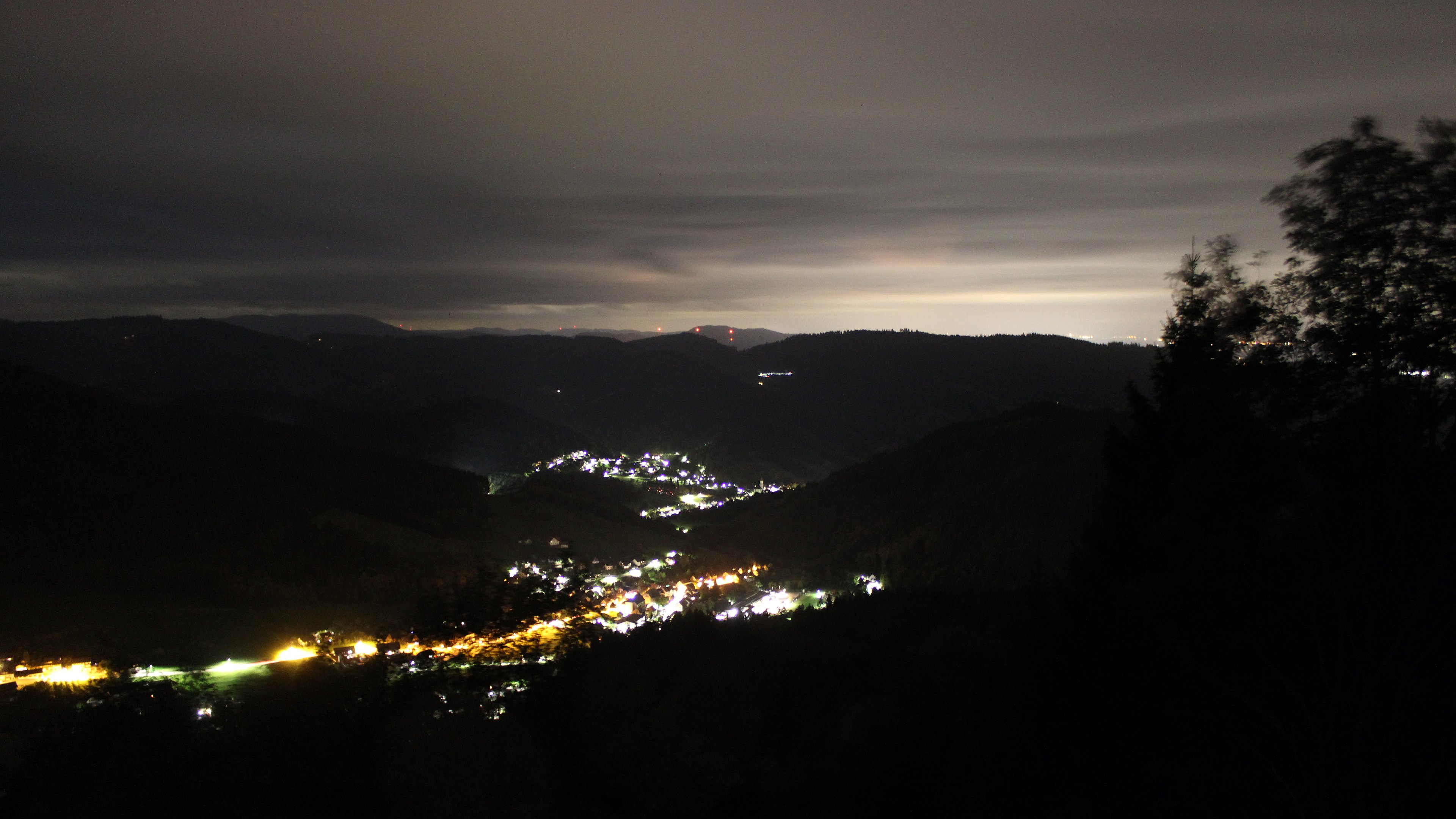Dieses Bild zeigt eine Webcam-Aufnahme vom Achertal, aufgenommen am Sonntag, den 20.09.2026 um 23:30 Uhr. Die Temperatur betrug 13.1°C.