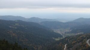 Dieses Bild zeigt eine Webcam-Aufnahme vom Achertal, aufgenommen am Montag, den 13.10.2025 um 18:50 Uhr. Die Temperatur betrug 6.1°C.