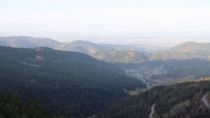 Dieses Bild zeigt eine Webcam-Aufnahme vom Achertal, aufgenommen am Donnerstag, den 18.12.2025 um 09:20 Uhr. Die Temperatur betrug 6°C.