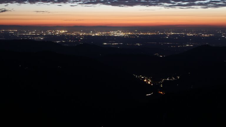 Dieses Bild zeigt eine Webcam-Aufnahme vom Achertal, aufgenommen am Freitag, den 19.09.2025 um 20:30 Uhr. Die Temperatur betrug 21.5°C.