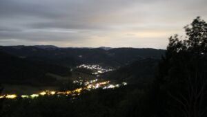 Dieses Bild zeigt eine Webcam-Aufnahme vom Achertal, aufgenommen am Samstag, den 29.08.2026 um 23:30 Uhr. Die Temperatur betrug 17.1°C.