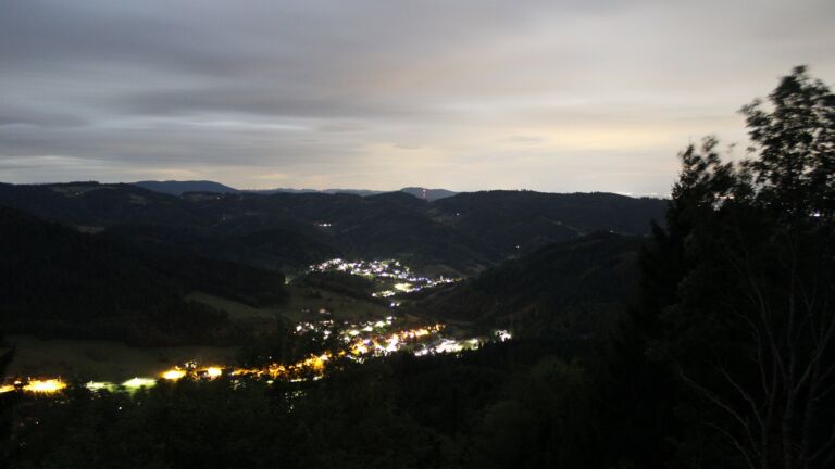 Dieses Bild zeigt eine Webcam-Aufnahme vom Achertal, aufgenommen am Samstag, den 29.08.2026 um 23:30 Uhr. Die Temperatur betrug 17.1°C.